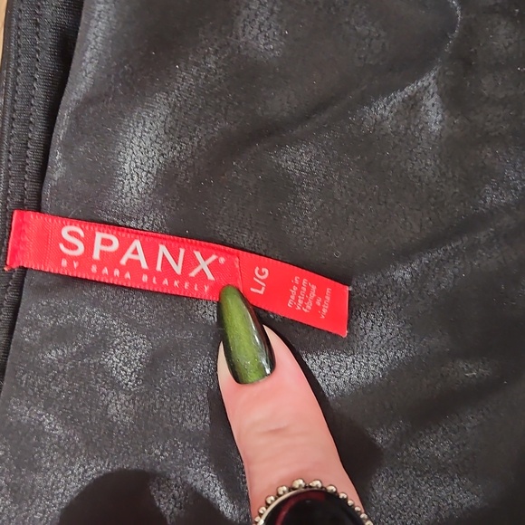 Spanx Faux Leather Moto Leggings. Women's Black Large - Picture 4 of 7